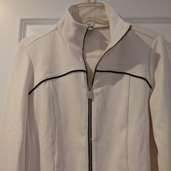 Anne Klein Lightweight Zip-Front Jacket with Black Piping Pique Knit - Picture 5 of 15